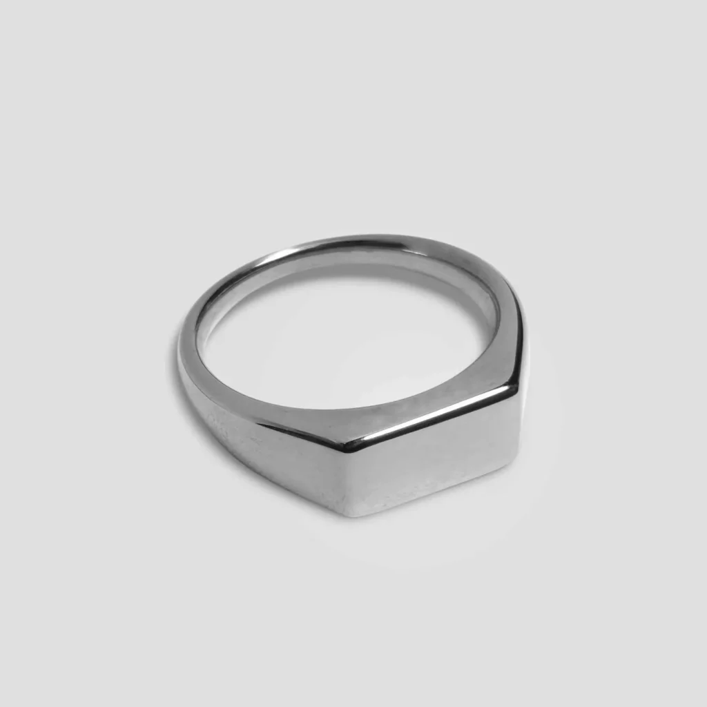 Signet Ring — Tiara 1