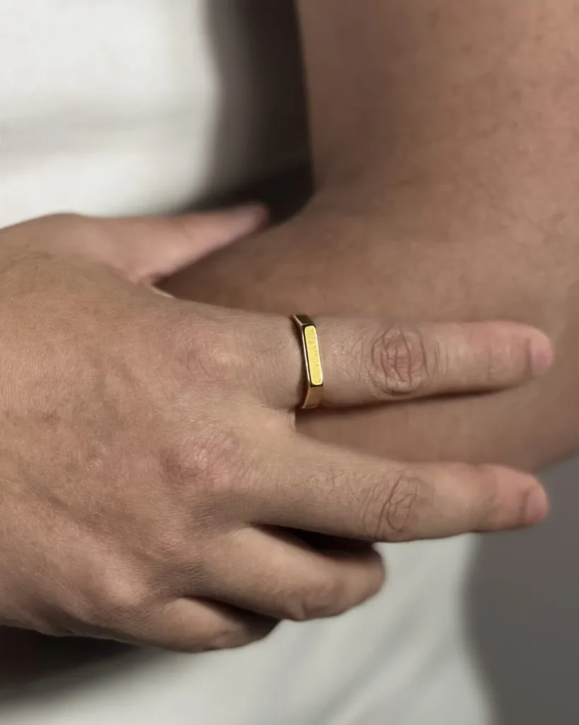 Bar Signet Ring (Gold) – LOVII Rings photo 1